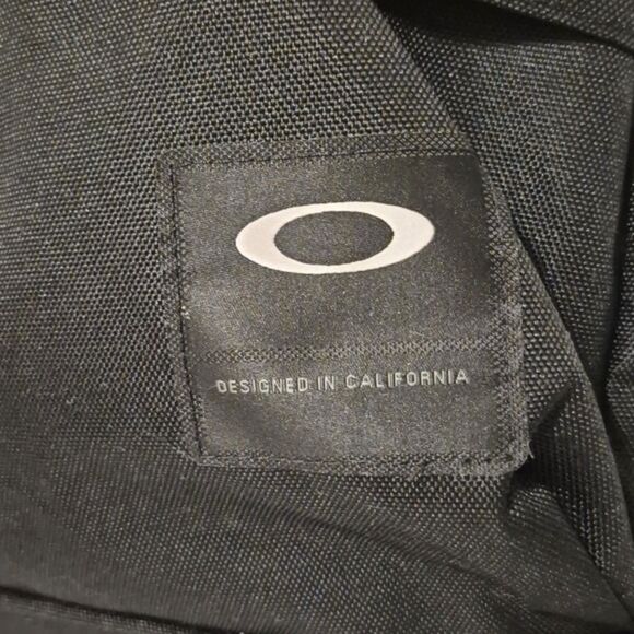 Sold! Oakley Backpack Mens Holbrook 20L Black With Custom Design Patch 80eighty - Picture 6 of 12